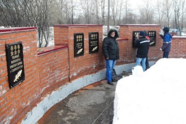 К празднику Победы у Мемориала с Вечным огнем установлены четыре памятные доски